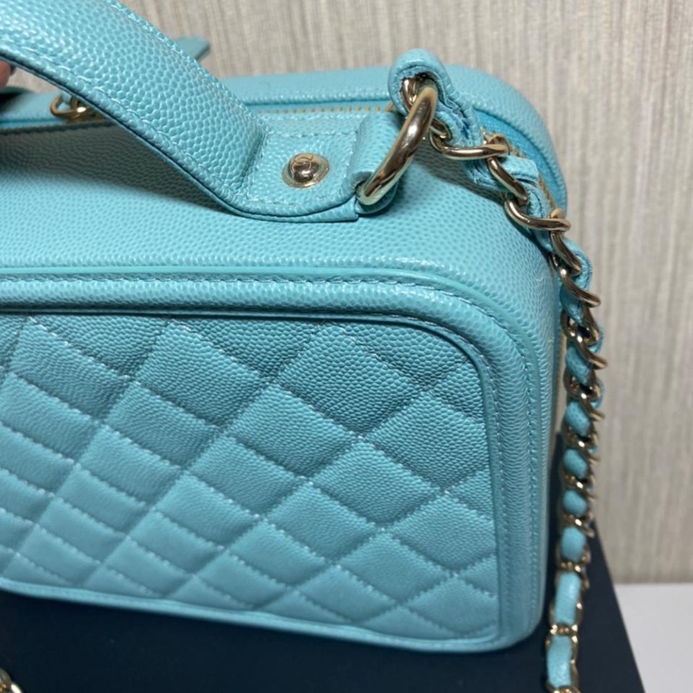 Chanel Vanity Case Tiffany color caviar bag - Picture 5 of 16
